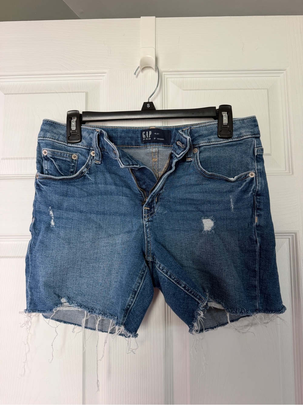GAP Women's Frayed Hem Distressed Denim Shorts in Blue